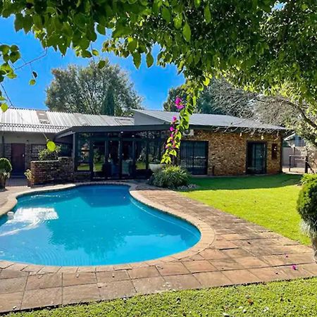 Spies Villa - Fast Wi-Fi, Netflix And Generator Middelburg  Exterior foto