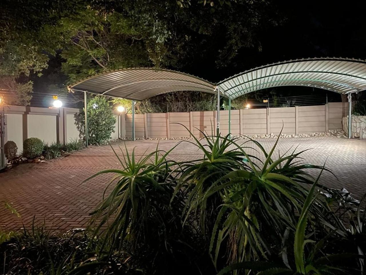 Spies Villa - Fast Wi-Fi, Netflix And Generator Middelburg  Exterior foto