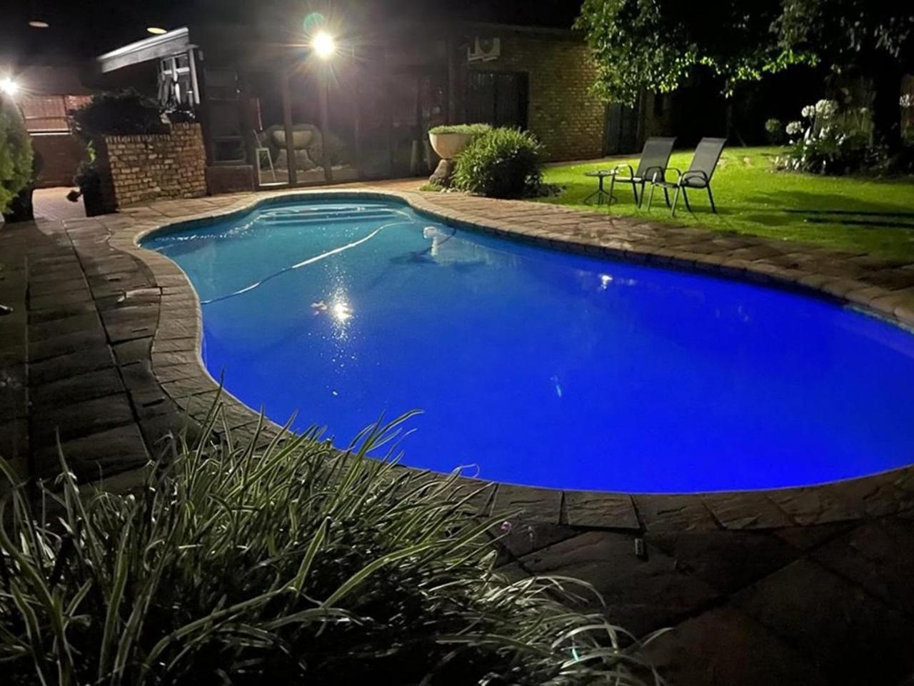 Spies Villa - Fast Wi-Fi, Netflix And Generator Middelburg  Exterior foto