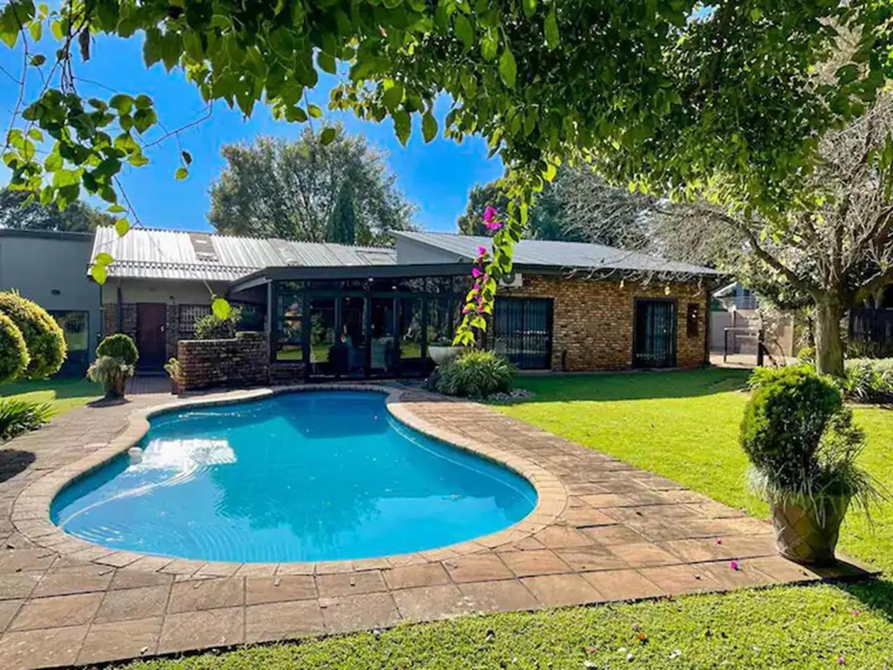 Spies Villa - Fast Wi-Fi, Netflix And Generator Middelburg  Exterior foto